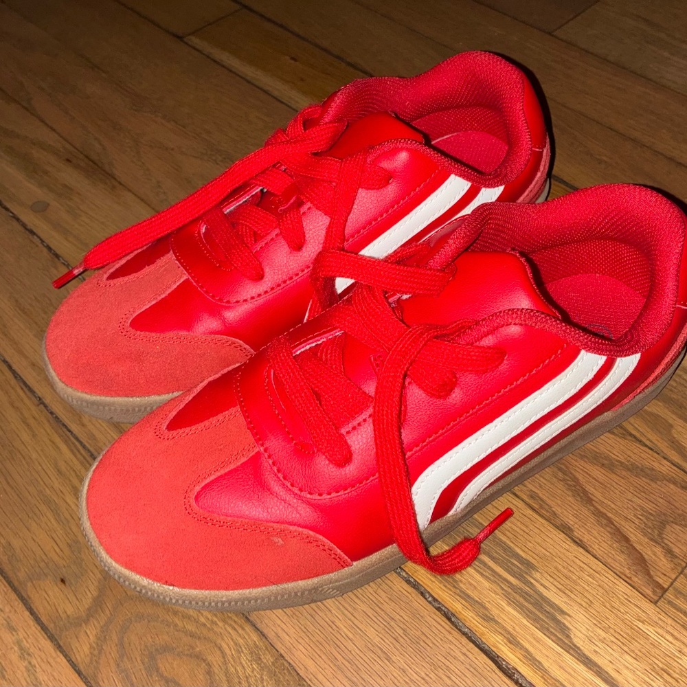 Size 6 boys sneakers